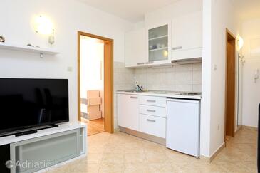 Apartmány a pokoje s parkovištěm  Rogoznica - 10339