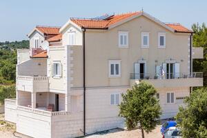 Apartmani i sobe s parkingom Rogoznica - 10339