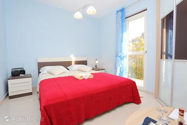 Apartments by the sea Slatine, Čiovo - 10355