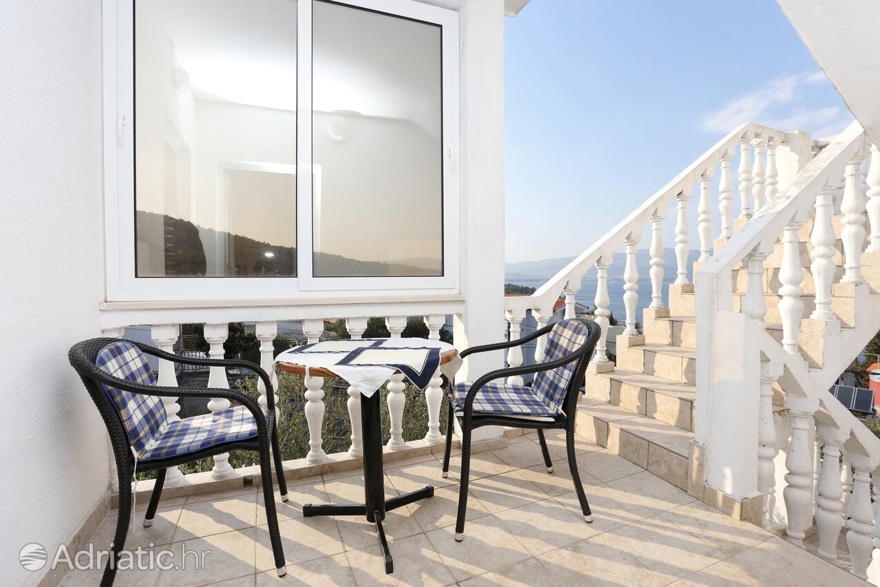 Apartments by the sea Slatine, Čiovo - 10355