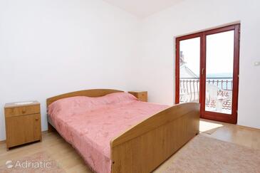 Apartments with parking space Lokva Rogoznica, Omiš - 10358