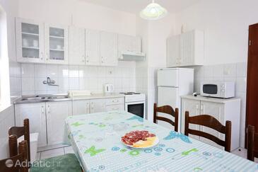 Apartments with parking space Lokva Rogoznica, Omiš - 10358