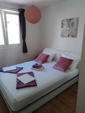 Ferienwohnungen mit Parkplatz Stanici, Omis - 10360