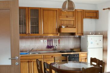 Ferienwohnungen mit Parkplatz Stanici, Omis - 10360