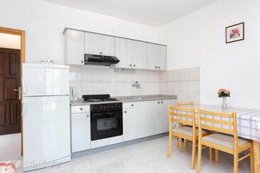 Family friendly seaside apartments Ražanj, Rogoznica - 10373