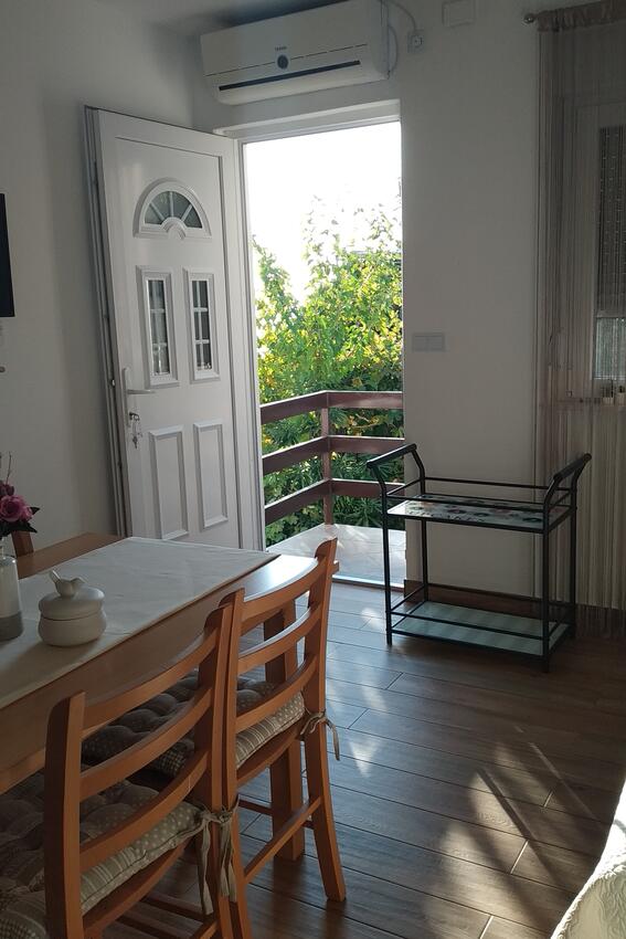 A-1040-b - Private accommodation - Apartments by the sea Marušići, Omiš