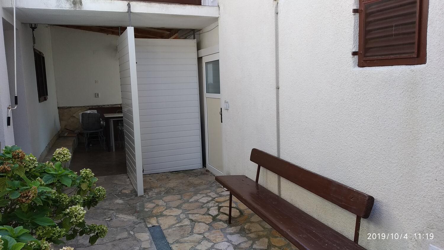 Courtyard - Apartments by the sea Marušići, Omiš