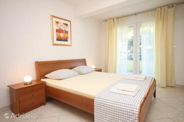 Family-friendly apartments with swimming pool Okrug Gornji, Čiovo - 10401