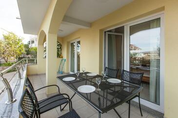 Family-friendly apartments with swimming pool Okrug Gornji, Čiovo - 10401