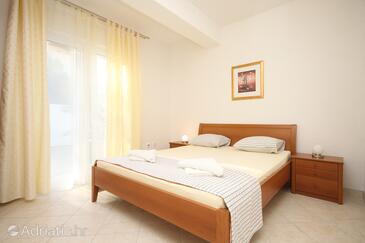 Family-friendly apartments with swimming pool Okrug Gornji, Čiovo - 10401