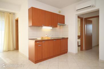 Family-friendly apartments with swimming pool Okrug Gornji, Čiovo - 10401