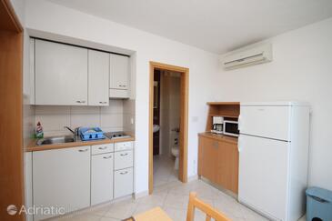Family-friendly apartments with swimming pool Okrug Gornji, Čiovo - 10401