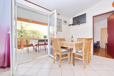 Apartments with parking space Vir - 10407