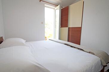 Apartments by the sea Vinjerac, Zadar - 10413