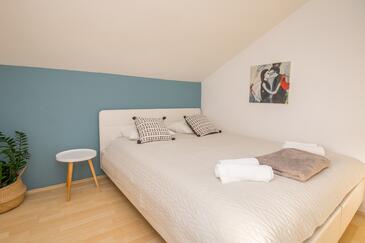 Apartments by the sea Sukošan, Zadar - 10418