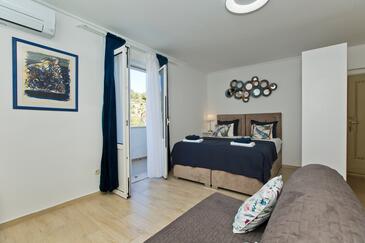 Apartmaji ob morju Hvar - 10430