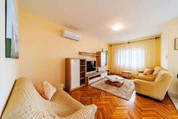 Orebić, Camera de zi în unitate de cazare tip apartment, aer condiționat disponibil şi WiFi.