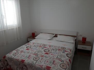 Apartments with parking space Medići, Omiš - 1045