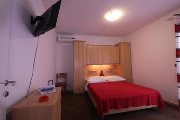 Ferienwohnungen am Meer Medici, Omis - 1046