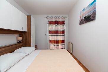 Ferienwohnungen am Meer Medici, Omis - 1046