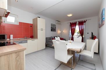 Apartments by the sea Medići, Omiš - 1046