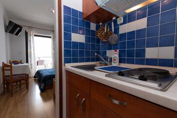 Apartments by the sea Medići, Omiš - 1046