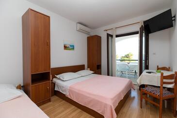 Apartments by the sea Medići, Omiš - 1046