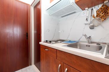 Apartments by the sea Medići, Omiš - 1046