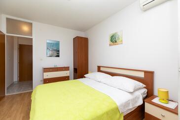 Apartmani uz more Medići, Omiš - 1046