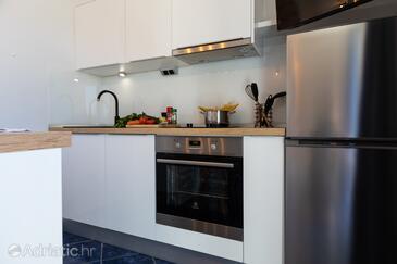 Apartments by the sea Medići, Omiš - 1047