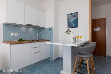 Apartments by the sea Medići, Omiš - 1047