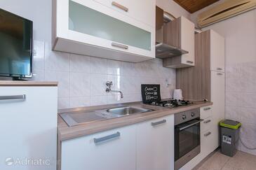 Apartments by the sea Živogošće - Blato, Makarska - 1057