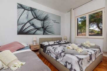 Apartments by the sea Balića Rat, Omiš - 1065