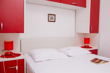 Apartamentos junto al mar Pisak, Omis - 1067