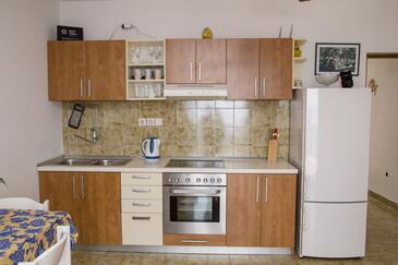 Apartamentos junto al mar Pisak, Omis - 1067
