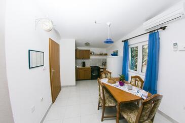 Apartamentos junto al mar Pisak, Omis - 1067
