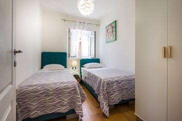 Apartments by the sea Pisak, Omiš - 1067