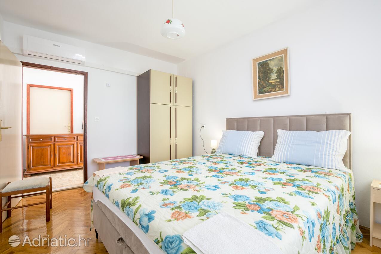 A-1069-a - Private accommodation - Apartments by the sea Okrug Gornji, Čiovo