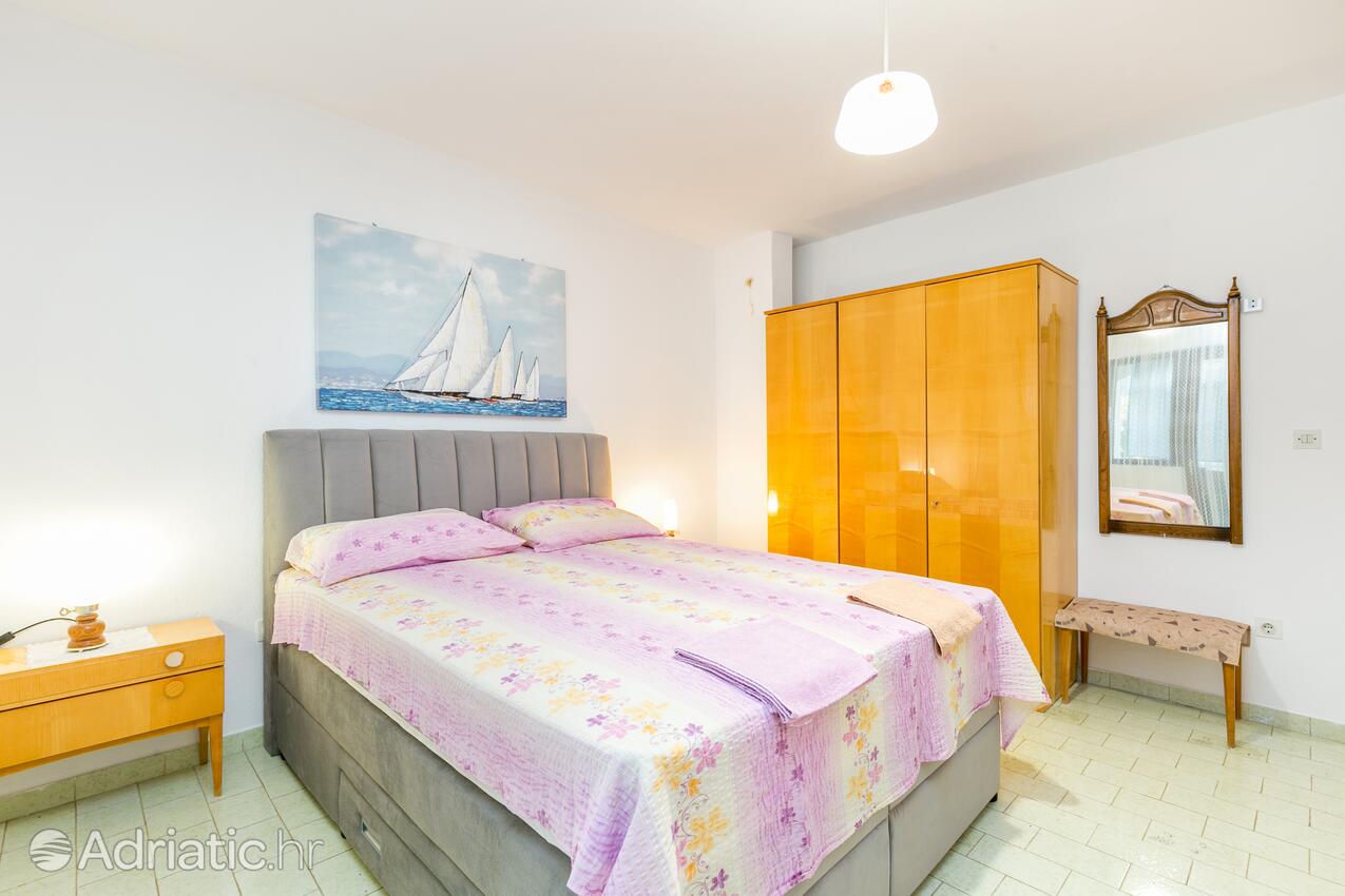 A-1069-a - Private accommodation - Apartments by the sea Okrug Gornji, Čiovo