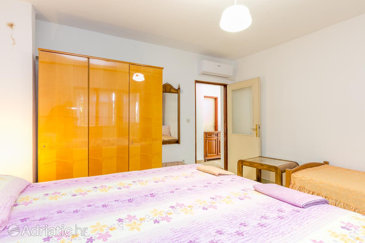 A-1069-a - Private accommodation - Apartments by the sea Okrug Gornji, Čiovo
