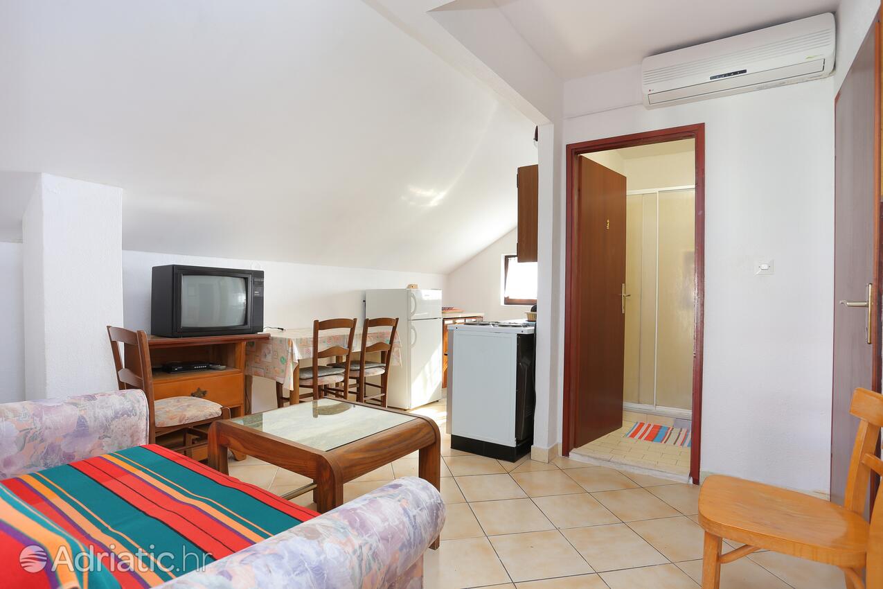 A-1069-b - Private accommodation - Apartments by the sea Okrug Gornji, Čiovo