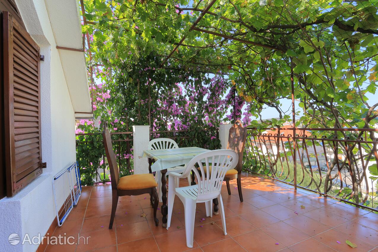 A-1069-b - Private accommodation - Apartments by the sea Okrug Gornji, Čiovo