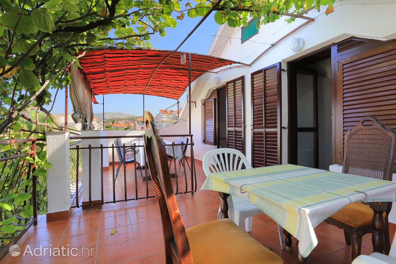 A-1069-b - Private accommodation - Apartments by the sea Okrug Gornji, Čiovo