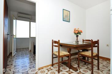 Apartments by the sea Arbanija, Čiovo - 1085