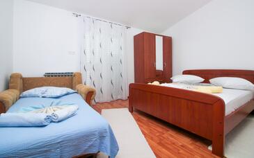 Apartmani uz more Rogoznica - 1087