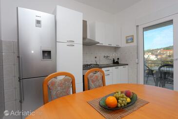 Apartmanok parkolóhellyel Marina, Trogir - 1093