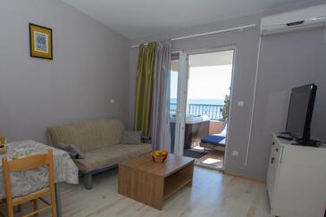 Apartments with parking space Makarska - 11007
