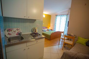 Apartments with parking space Makarska - 11007