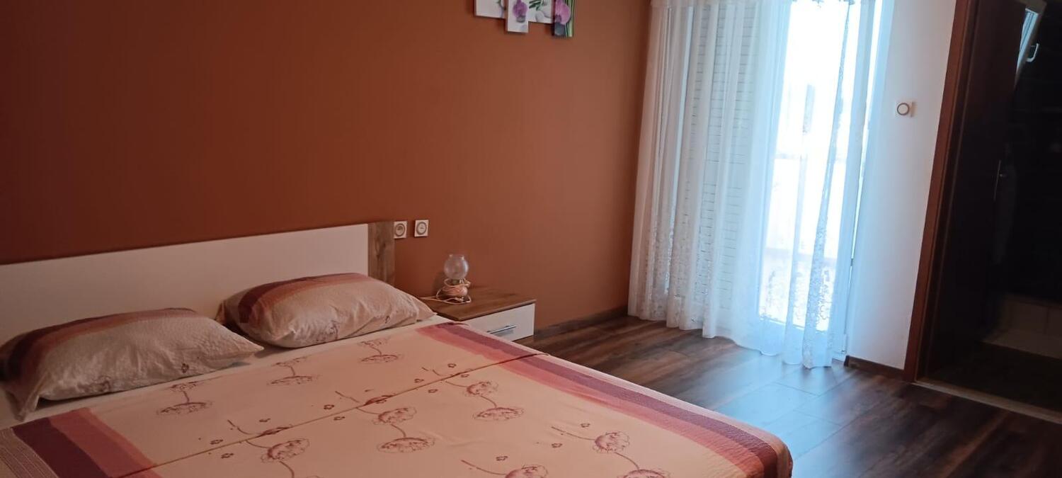 A-11020-a - Private accommodation - Apartments with a parking space Kali, Ugljan