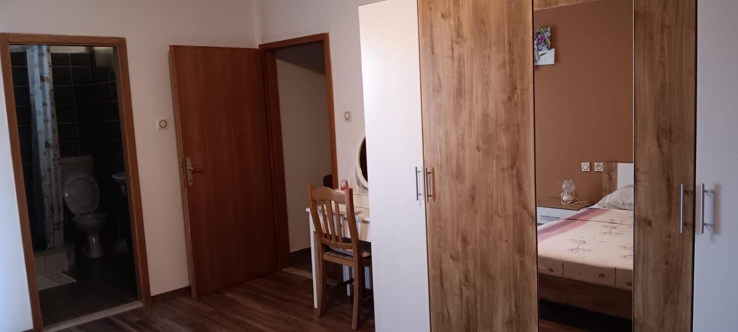 A-11020-a - Private accommodation - Apartments with a parking space Kali, Ugljan